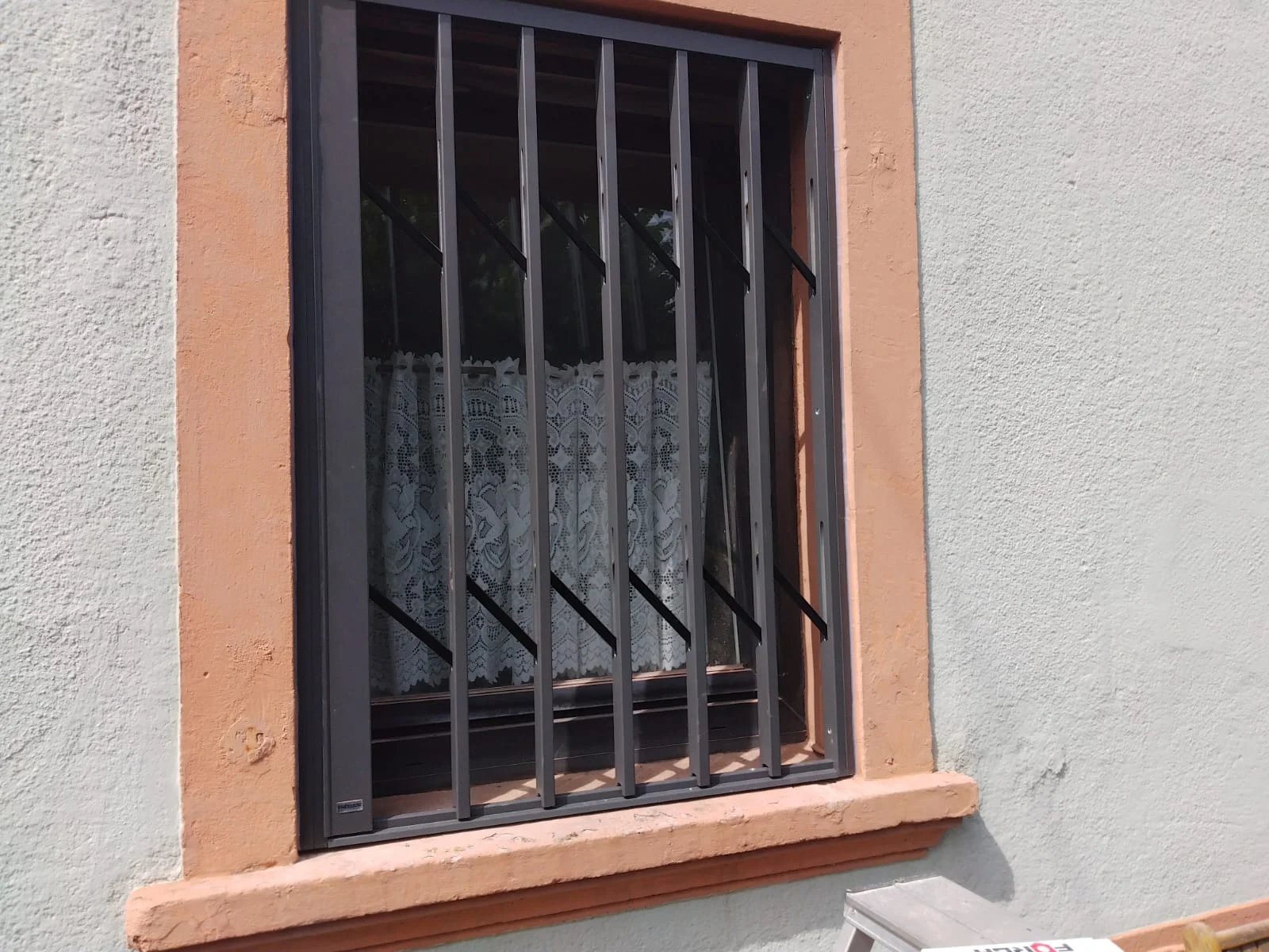 Fenstergitter anthrazit — Detail