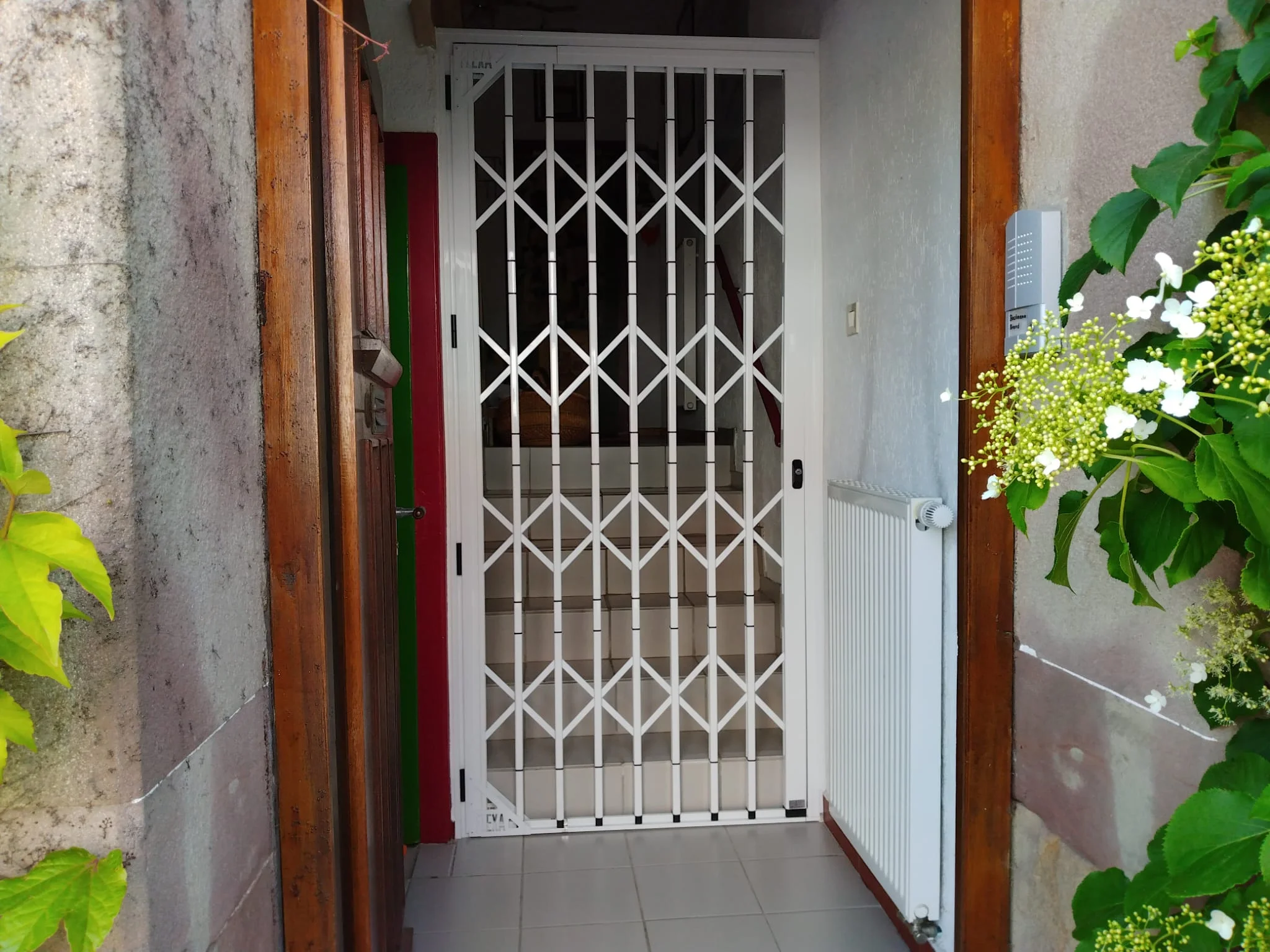 Eingangstür weiß — außen