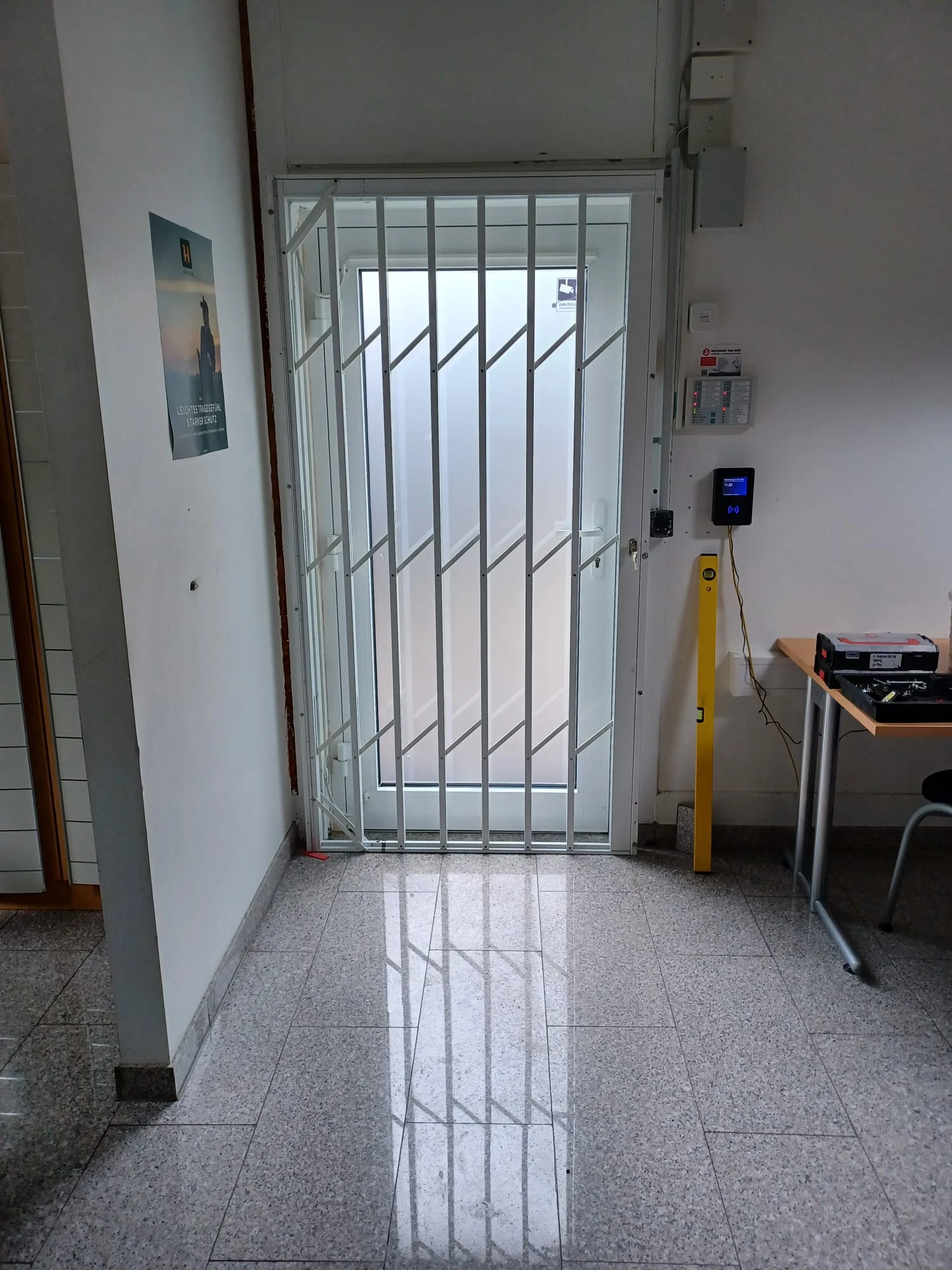 Sicherheitsgitter Büroeingang